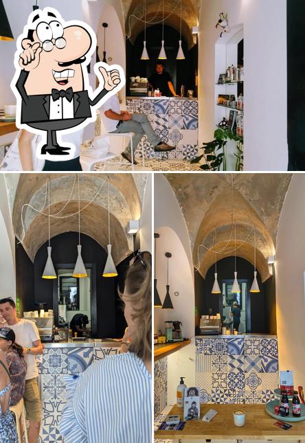 Dai un'occhiata agli interni di Črno Zrno Specialty Coffee