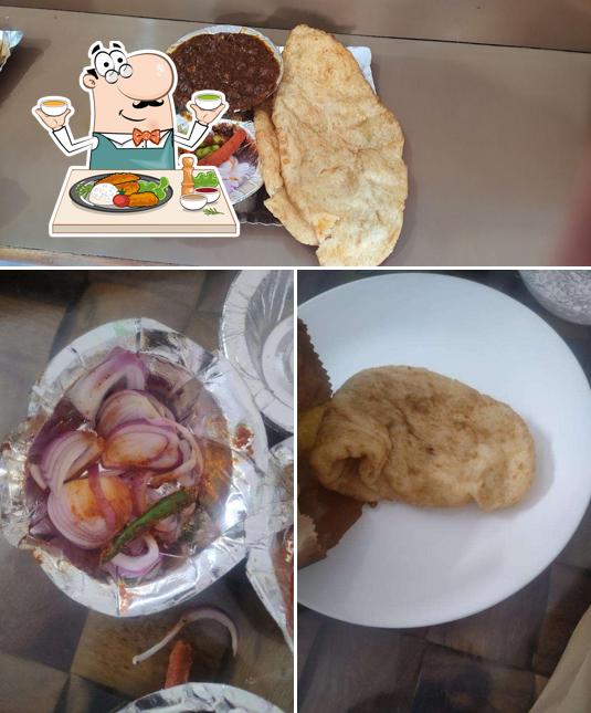 Food at Dilliwale Pahelvanjee's Chhole Bhature