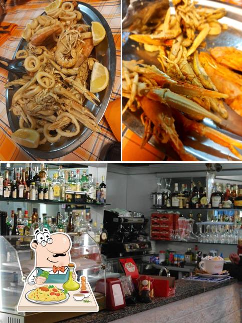 Tra le diverse cose da Ristorante Pizzeria kebap Dijvar si possono trovare la cibo e bancone da bar