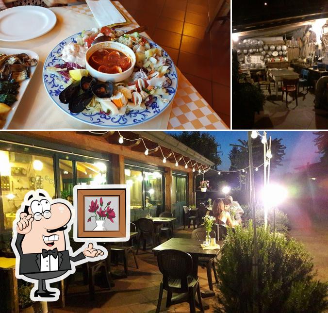 La interni e cibo del ristorante La interni e cibo del ristorante