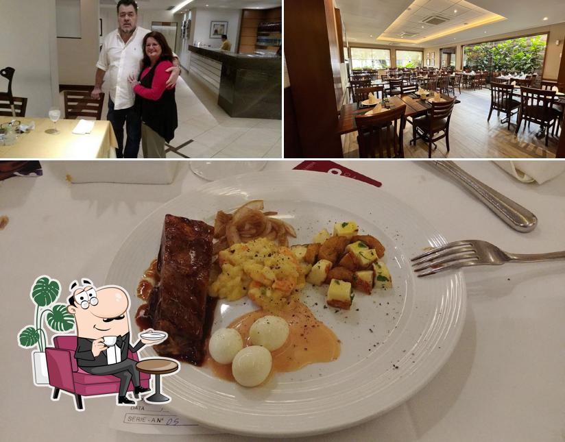 Entre diversos coisas, interior e comida podem ser encontrados no Verdanna Grill