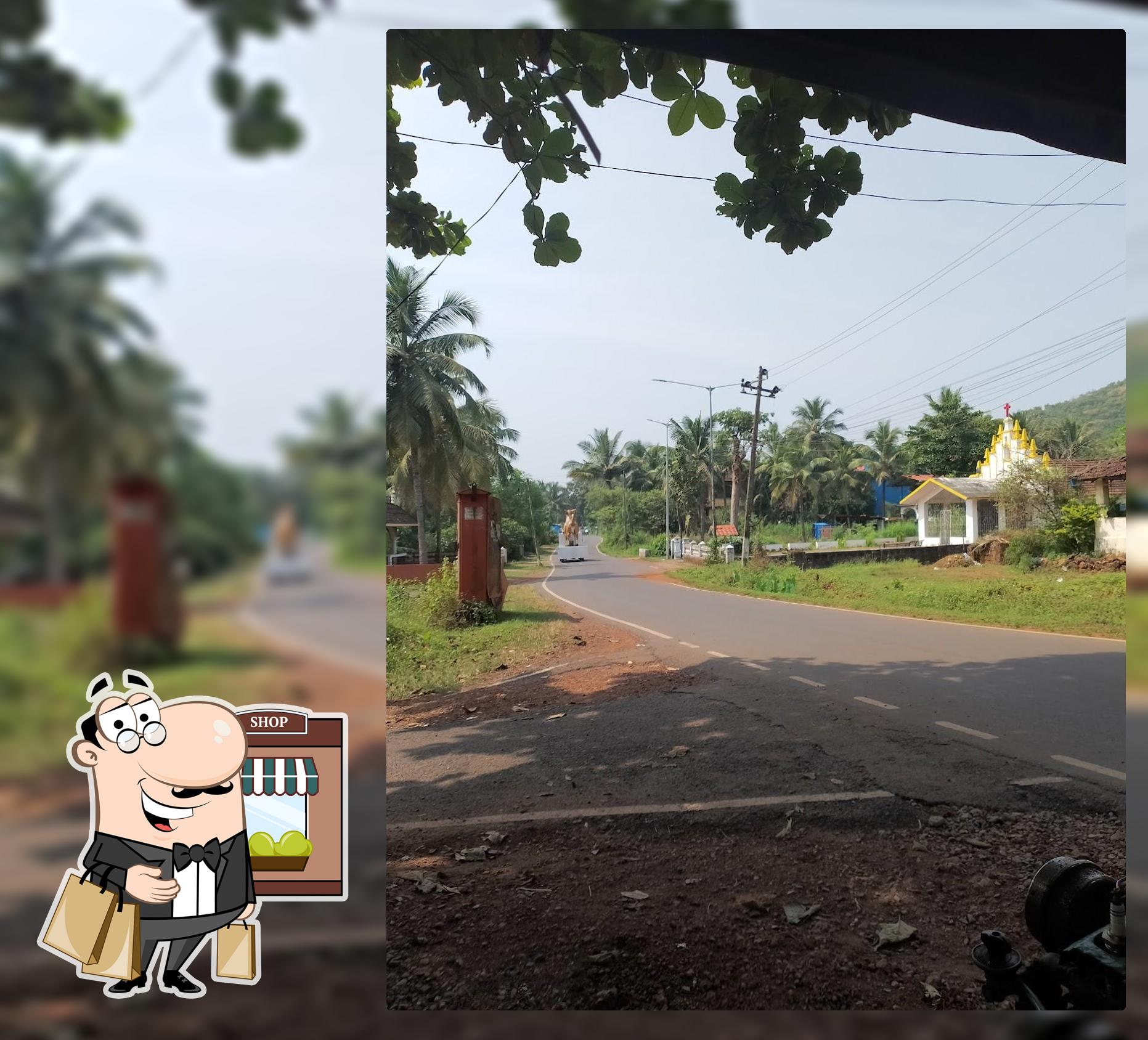 You can get some fresh air at the outside area of Suresh Bhel Puri