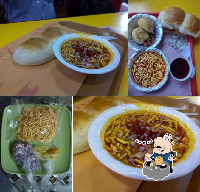 Food at Mamledar Misal