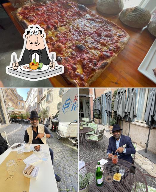 Food at Pizza and pao