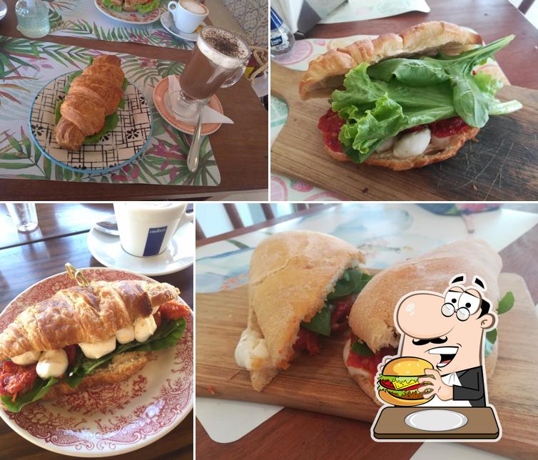 Peça um hambúrguer no Sr. Croissant Padaría Café