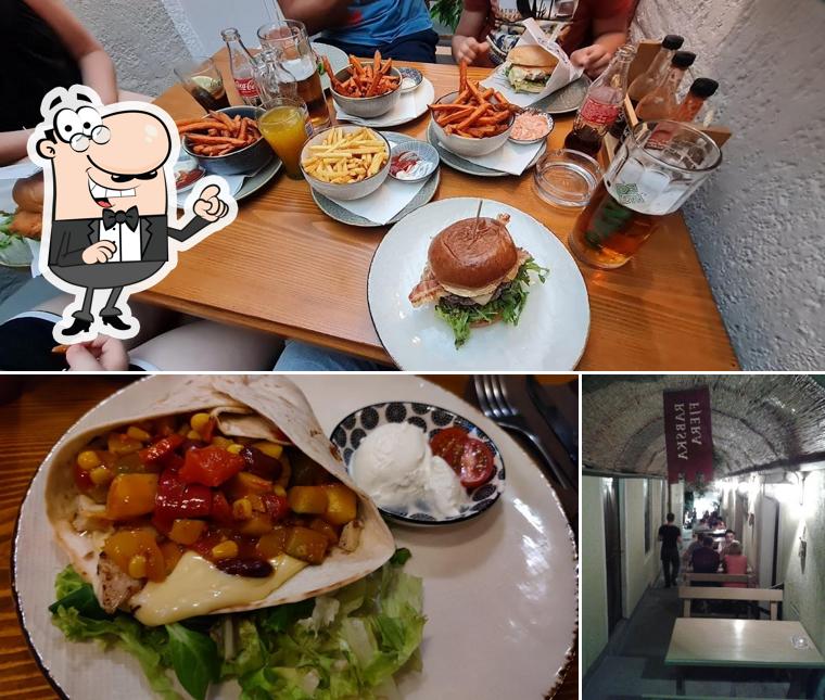 Guarda la foto che raffigura la interni e cibo di Buža Café And Food