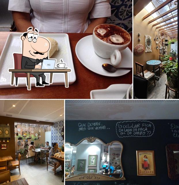 O interior do Solange Café