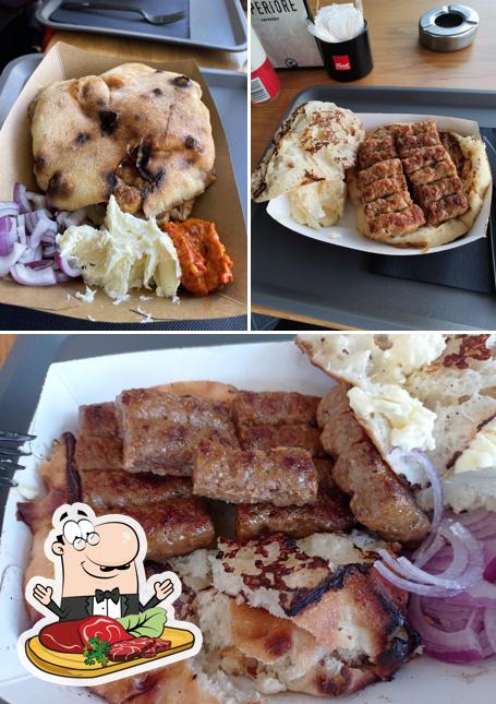 Ordina i un pasto a base di carne a Pločica ćevapi