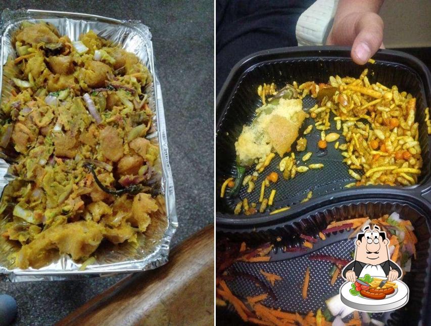 Food at Davanagere mirchi mandakki