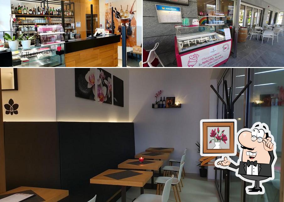 Dai un'occhiata agli interni di Orchidea cafè