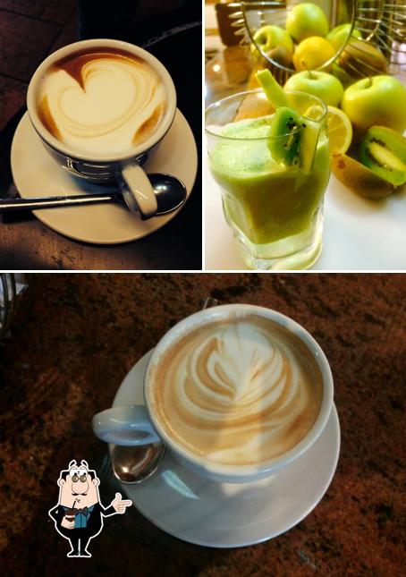 Goditi qualcosa da bere a bacco e tabacco