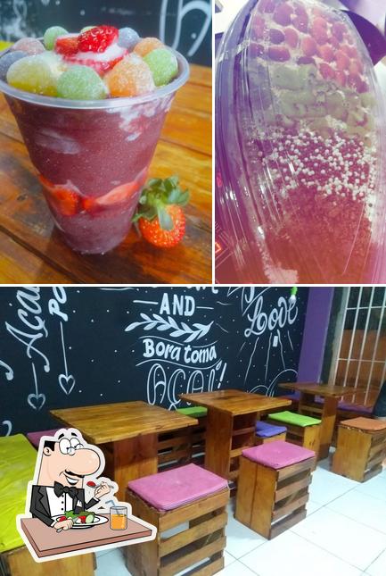 A comida e interior do restaurante