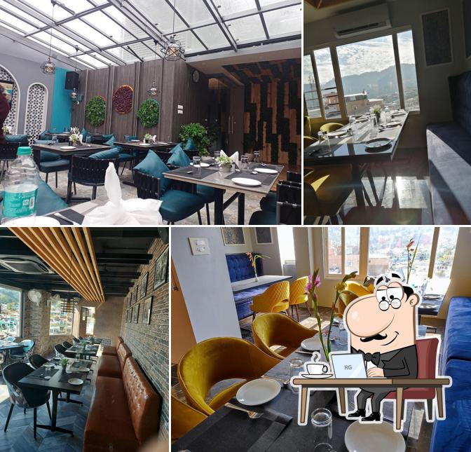 18_DOWNTOWN & CAFE RESTAURANT