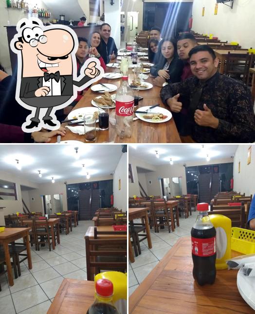Entre diversos coisas, interior e mesa de jantar podem ser encontrados no Pizzaria La Fiorella - New York