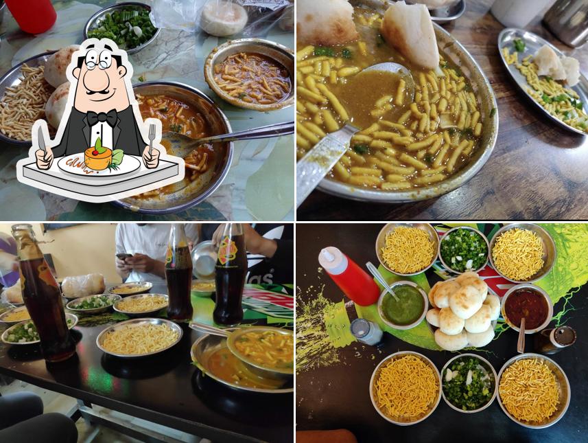 Chicken curry at Shree Jay Ranchhod Sev-Usal