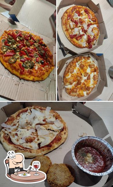 Cheese pizza at Domino's Pizza Panch Hatdi, Porbandar