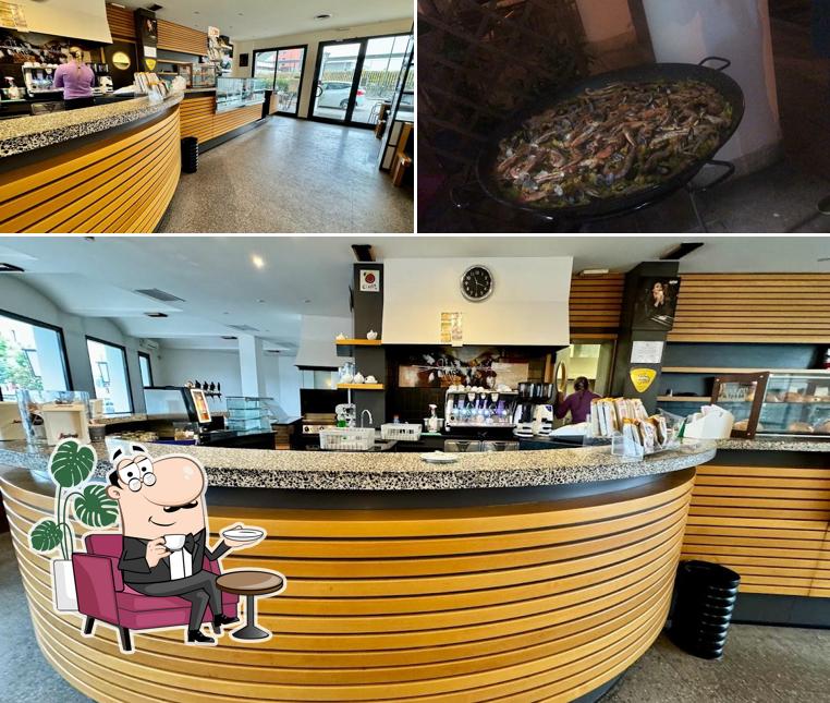 Guarda la foto che raffigura la interni e cibo di Cafè Miro'