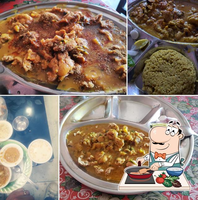 Chicken curry at Shekhawati Pavitra Bojanalay Heerawala dal bati churma