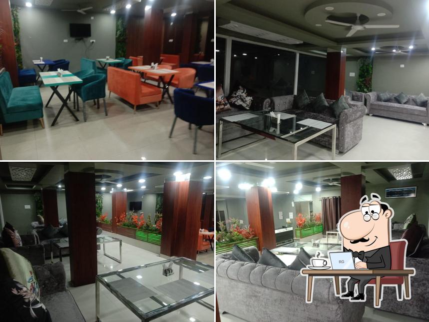 THE LOCKHEART LOUNGE