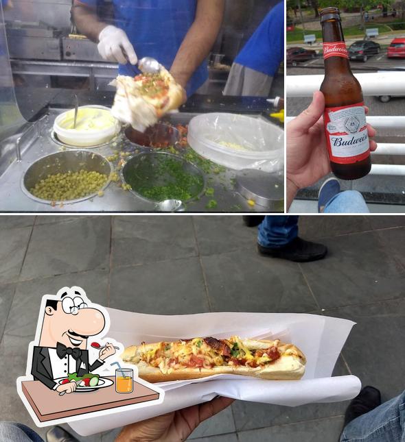 A comida e cerveja do restaurante
