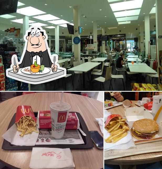 Questa è la foto che presenta la cibo e interni di McDonald's La Pioppa Ovest