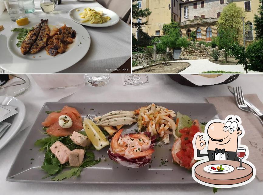 La foto di cibo e esterno da Ristorante Pizzeria La Torre Antica