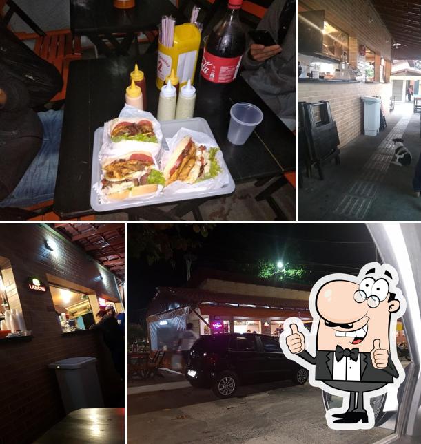 Here's a photo of Free Lanches