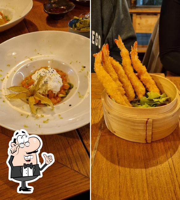 Gli interni di Kuma Sushi