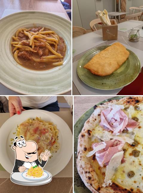 Spaghetti alla carbonara al IN FAMIGLIA restaurant pizzeria