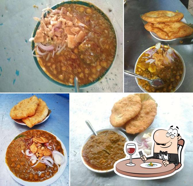 Food at Bhogal's Chhole-Bhature