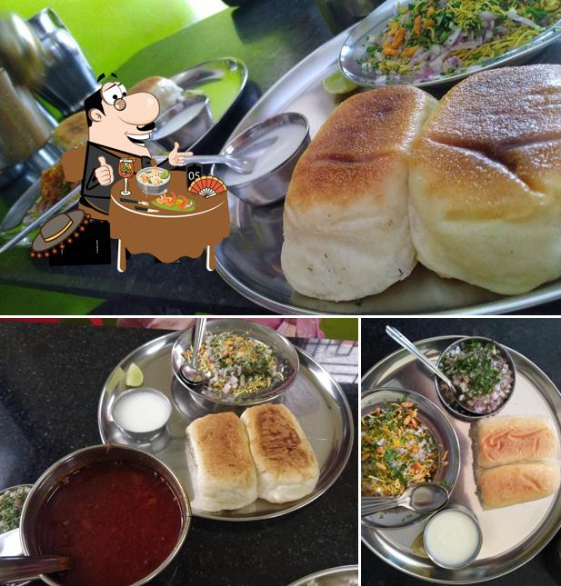 Food at Aaswad Misal