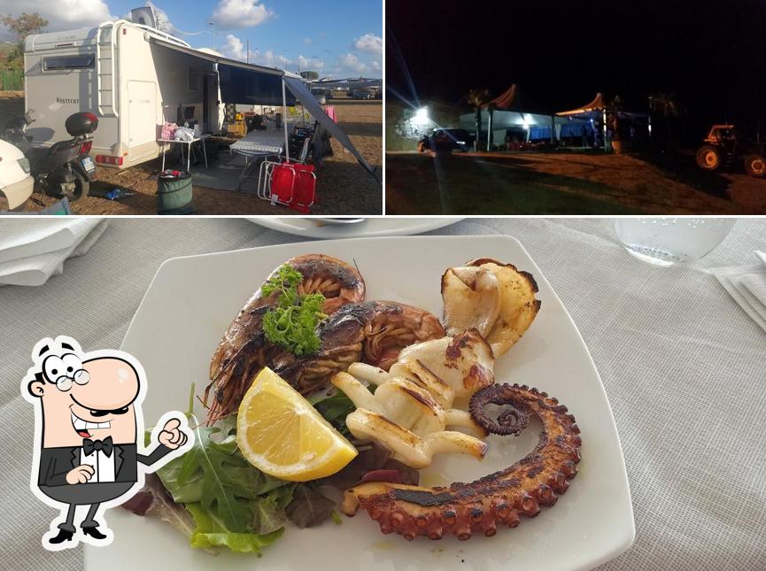La immagine della esterno e cibo di Lido delle Sirene