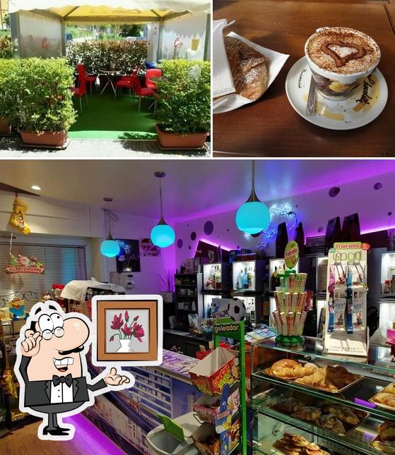 Guarda la immagine che raffigura la interni e cibo di Caffè Messina