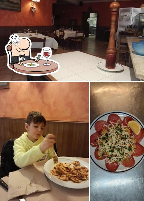 Questa è la immagine che mostra la cibo e interni di Ristorante Pizzeria Yuri2