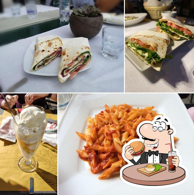 Prenditi un hamburger a Caffè Alessandro Volta