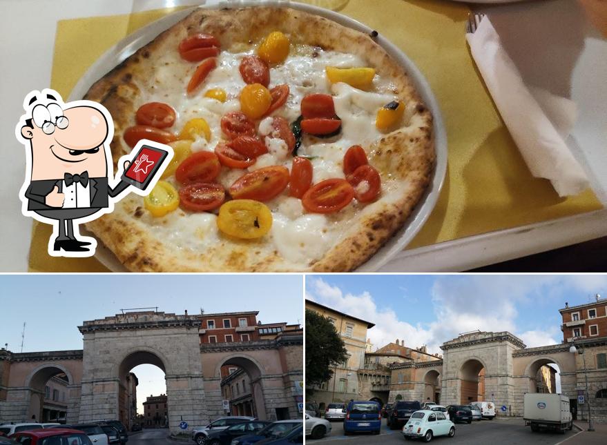 La immagine di esterno e cibo da Pizzeria Mediterranea Tre Archi