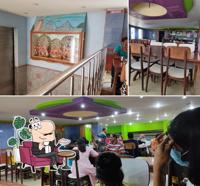 The interior of New Kakatua Restaurant (HOTEL)
