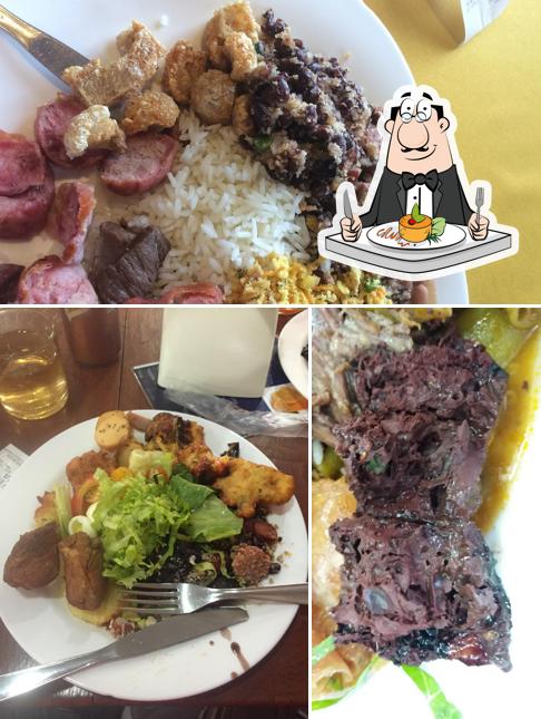 Comida em Restaurante Gaveteiros