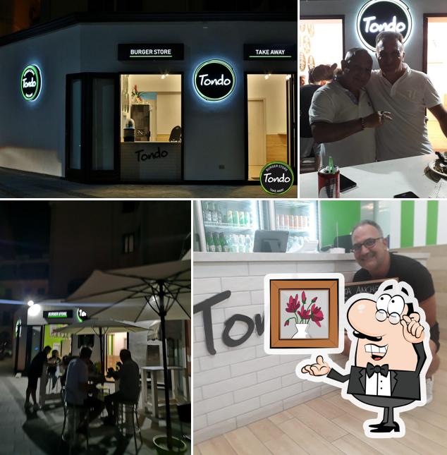 Gli interni di Tondo Burger Store