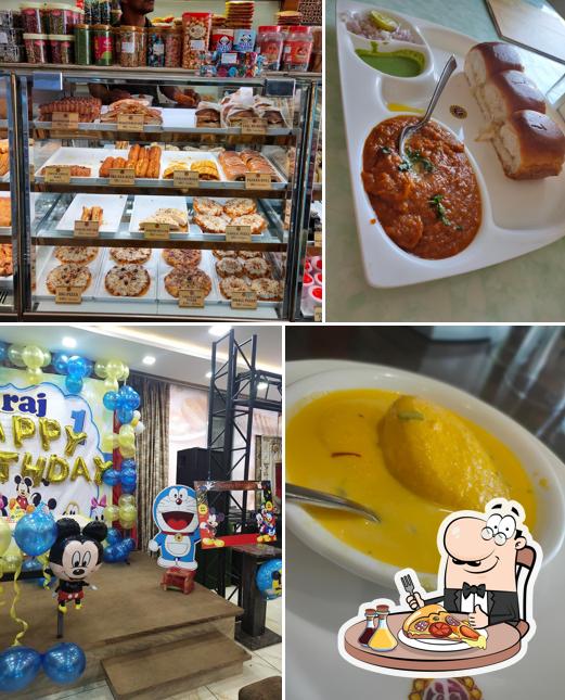 Get pizza at Shri Radhe Sweets Cakes Savories Veg Restaurant-Tikki Chat/Pure Desi ghee Sweets shop/Eggless Bakers/Best Bakers in Gurdaspur