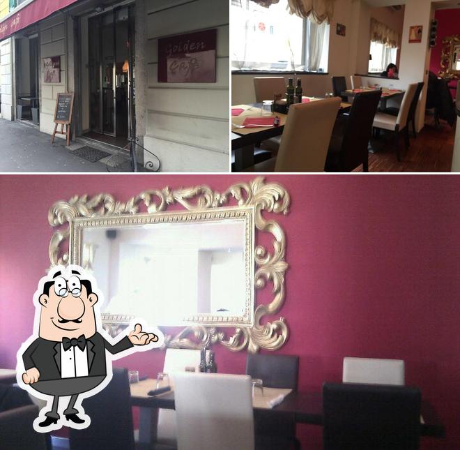 Siediti a un tavolo di Golden Cafè