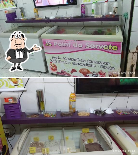 O interior do j.s.point do sorvete e açaí