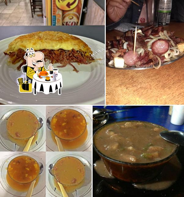 Sanduíche de carne de porco desfiada em Mané Dos Caldos