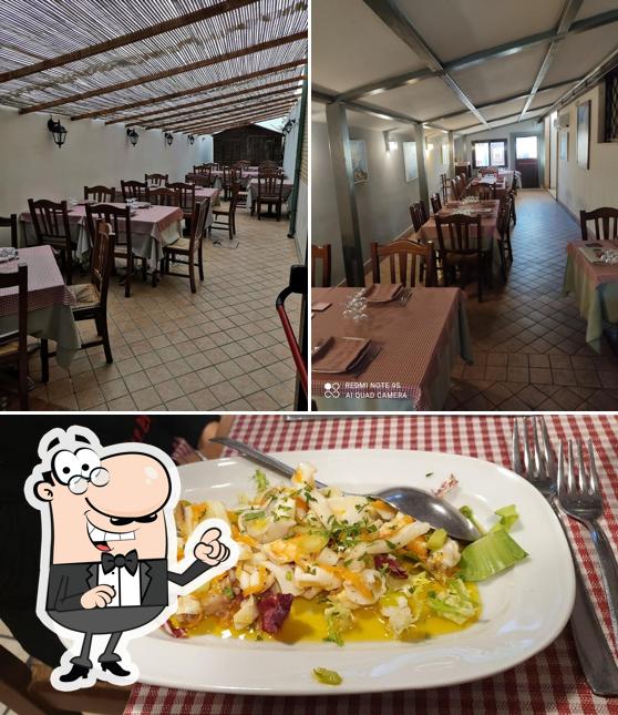 Siediti a un tavolo di Osteria I Tre Diavoletti