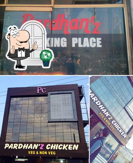 The exterior of Pardhan'z Chicken