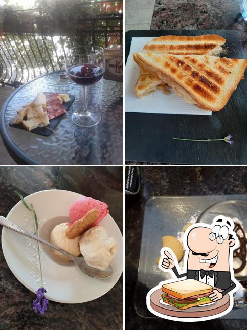 Toast al formaggio al Pinotto