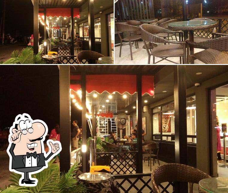 Take a seat at one of the tables at Cold Stone Creamery-Panampilly