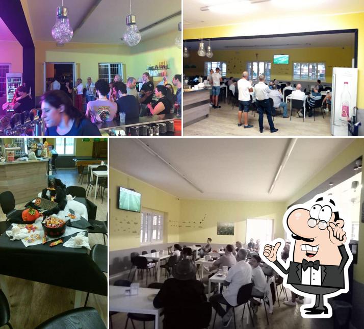 Dai un'occhiata agli interni di Tia Bar