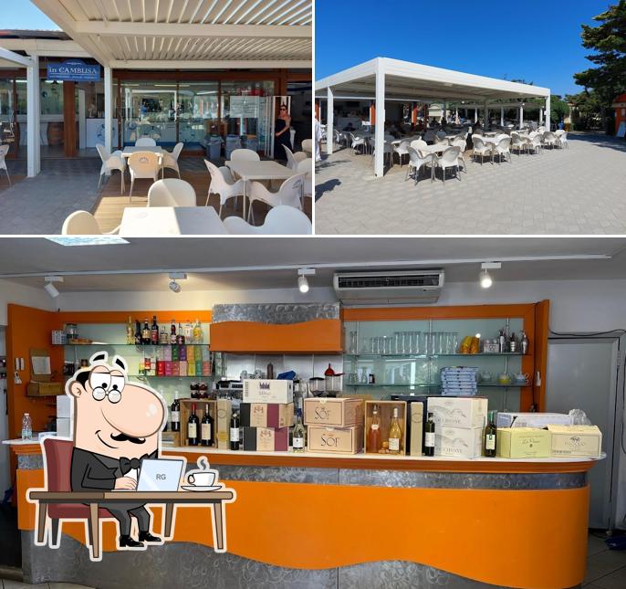 Dai un'occhiata agli interni di Café Le Esperidi