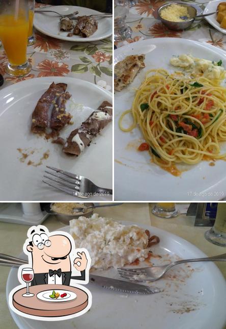 Comida em Restaurante La Conquista